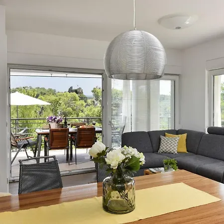 Mirta Zadarvillas Βίλα *