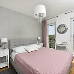 Mirta Zadarvillas *