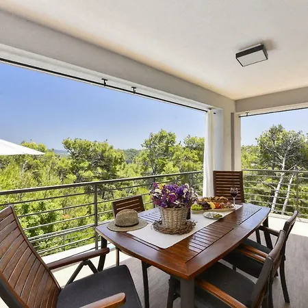 Mirta Zadarvillas Villa